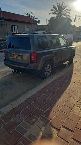 מודעת רכב ג'יפ פטריוט