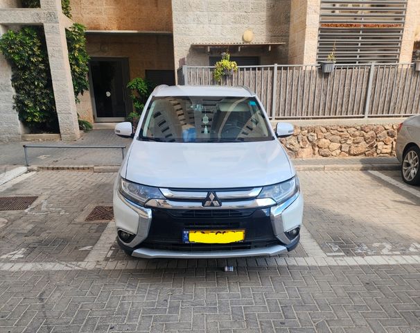 מיצובישי אאוטלנדר