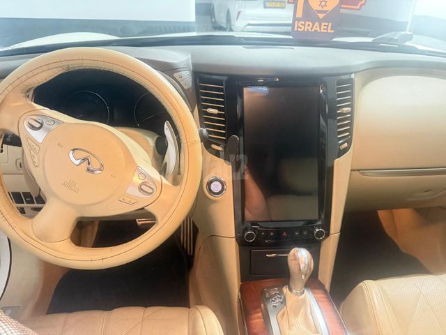 אינפיניטי QX70