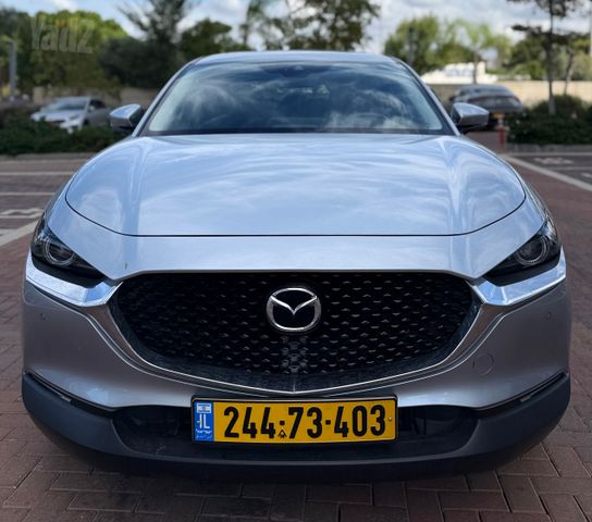 מודעת רכב מאזדה CX-30