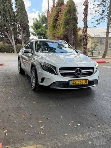 מרצדס-בנץ GLA