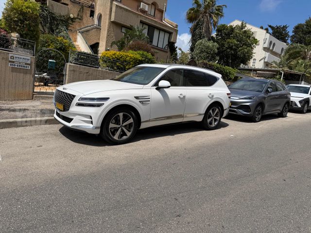 ג'נסיס GV80