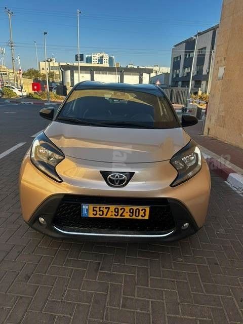 טויוטה אייגו X
