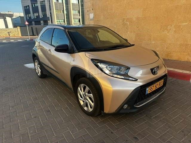 טויוטה אייגו X