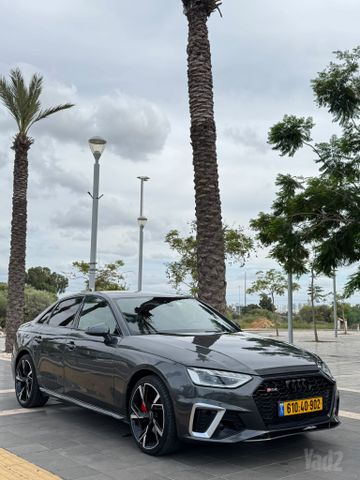 אאודי A4