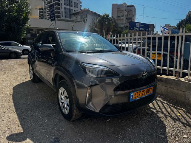 טויוטה יאריס קרוס