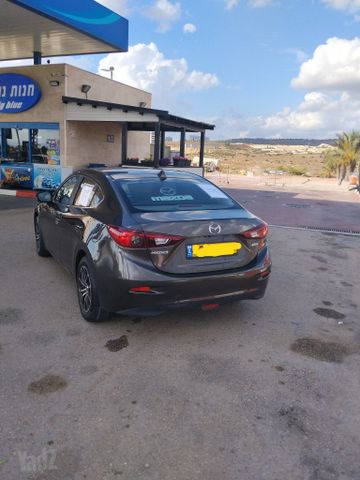 מודעת רכב מאזדה 3