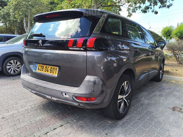 פיג'ו 5008