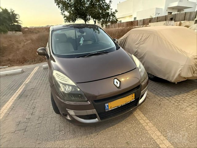 רנו סניק