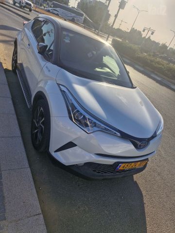 מודעת רכב טויוטה C-HR