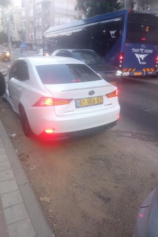לקסוס IS
