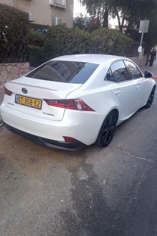מודעת רכב לקסוס IS