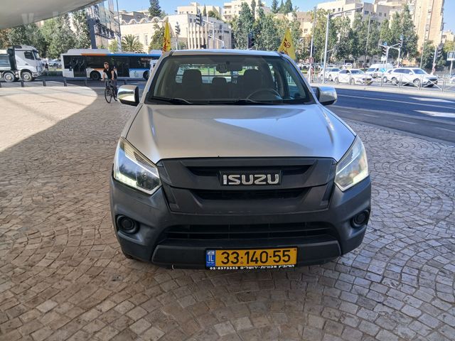 איסוזו די-מקס