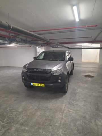 איסוזו די-מקס