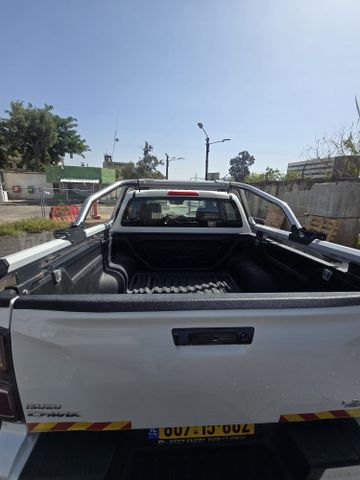 איסוזו די-מקס