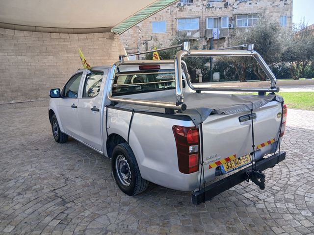 איסוזו די-מקס