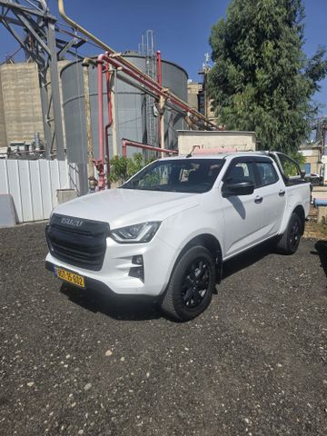 איסוזו די-מקס