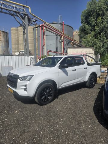 איסוזו די-מקס
