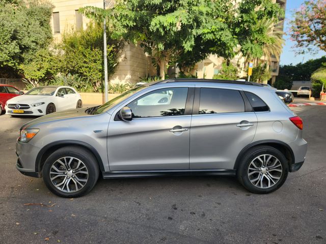 מודעת רכב מיצובישי ASX