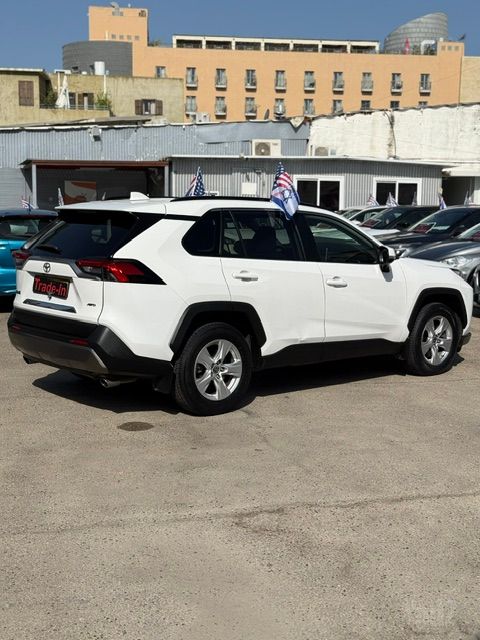 מודעת רכב טויוטה RAV4 2