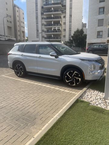 מיצובישי אאוטלנדר