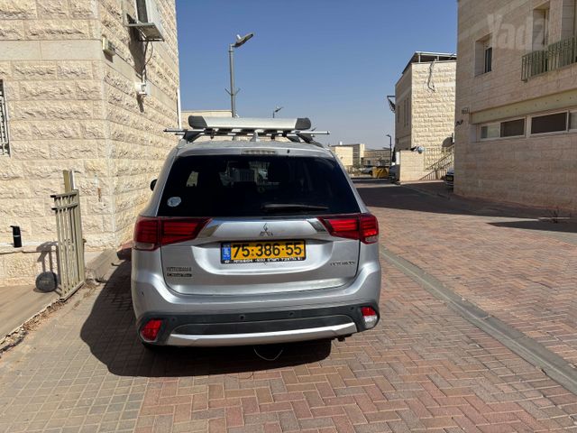 מיצובישי אאוטלנדר