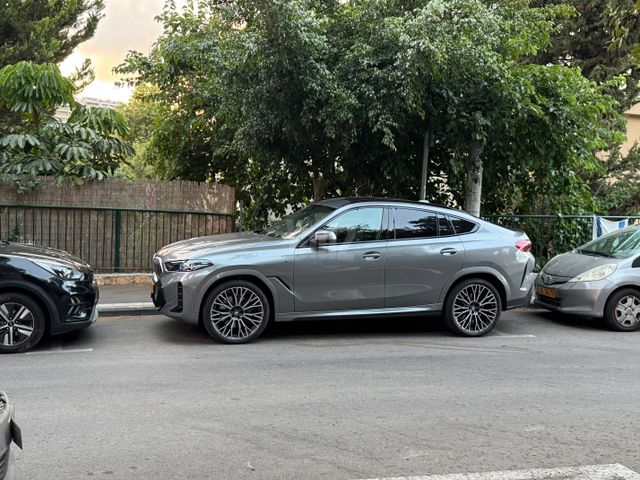 ב מ וו X6