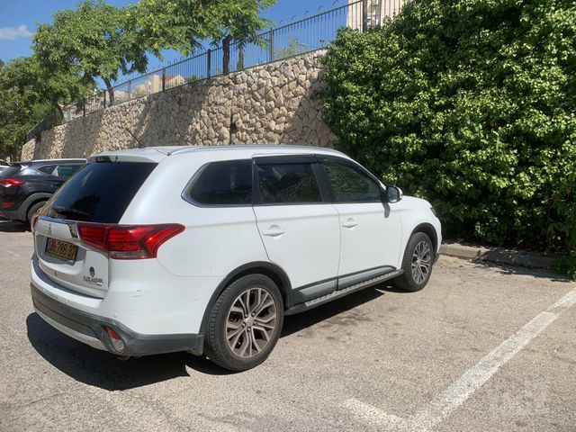 מיצובישי אאוטלנדר