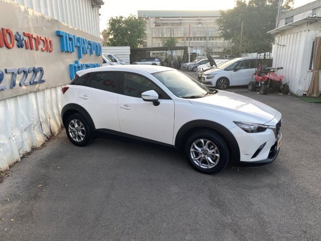 מודעת רכב מאזדה CX-3