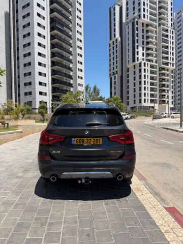 ב מ וו X3