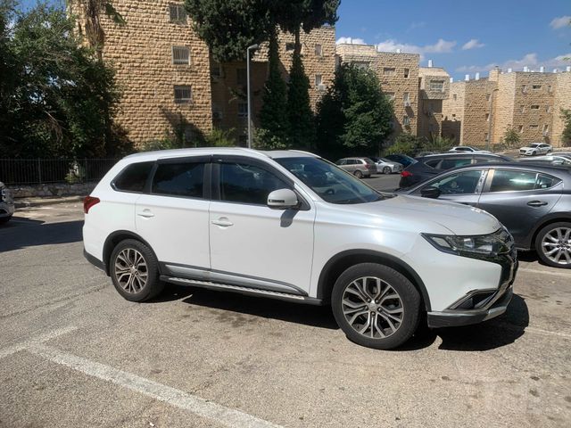 מיצובישי אאוטלנדר