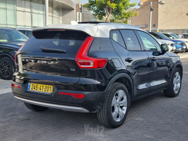 וולוו XC40
