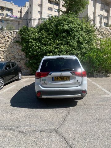 מיצובישי אאוטלנדר