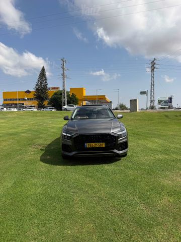 אאודי Q8