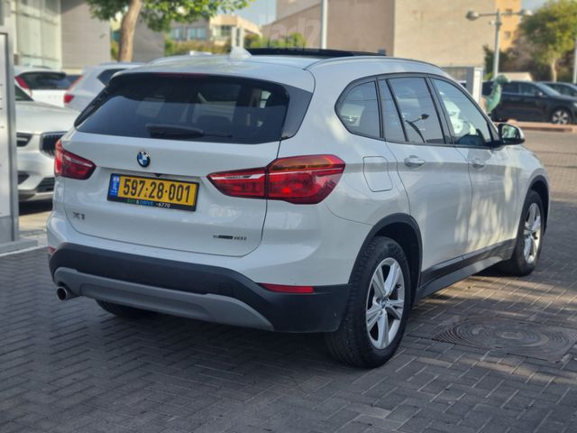 ב מ וו X1