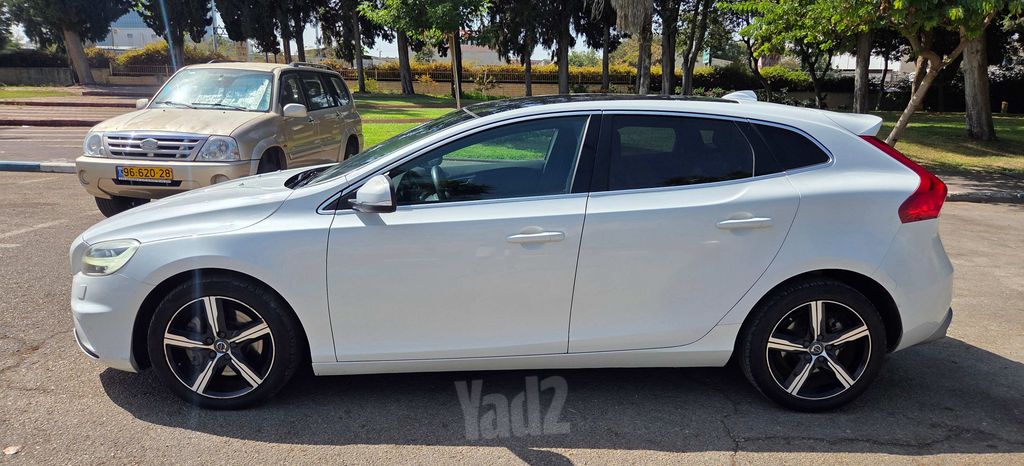 וולוו V40