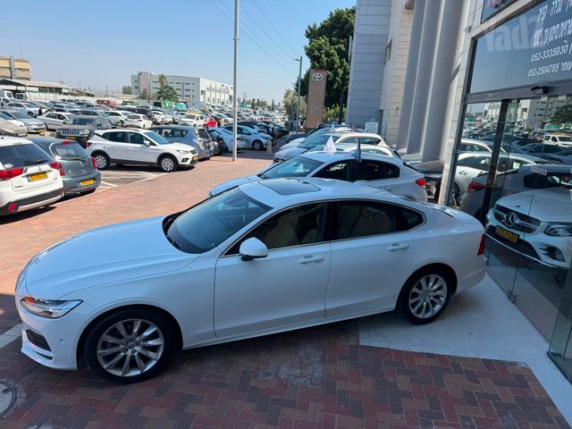 וולוו S90