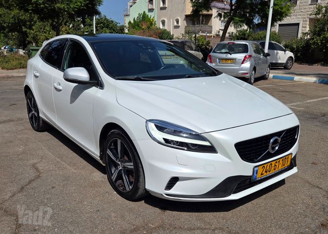וולוו V40