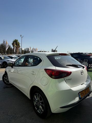מודעת רכב מאזדה 2