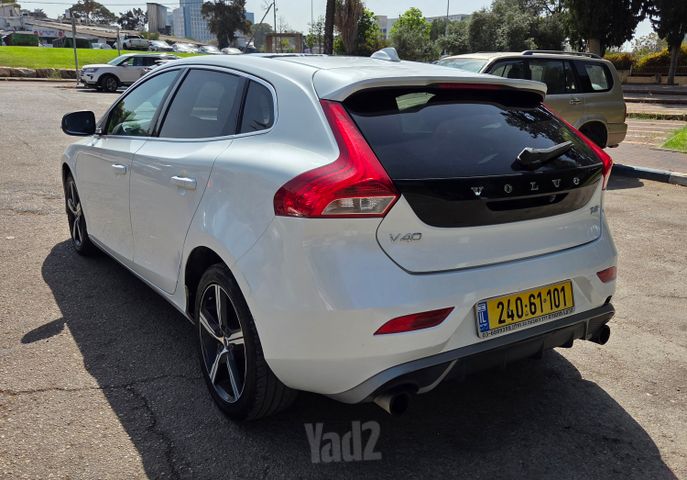 וולוו V40