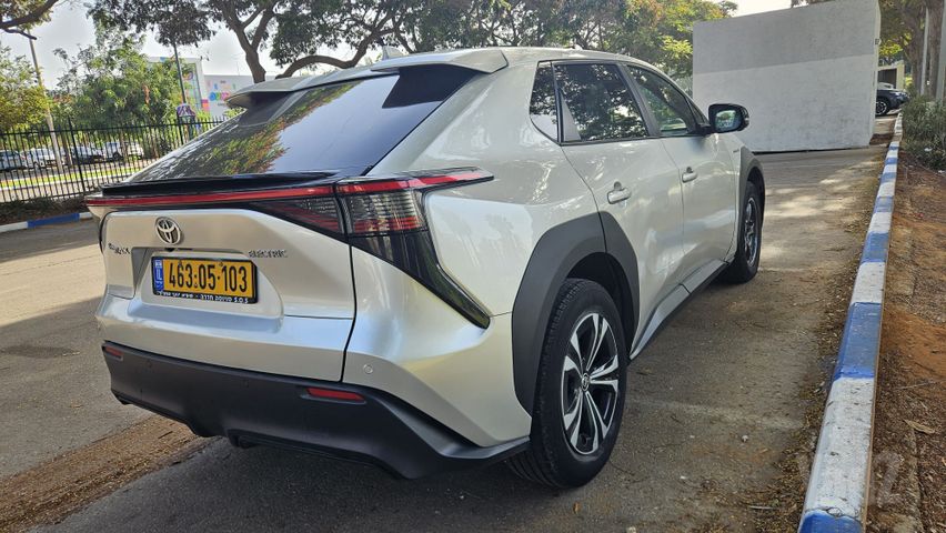 טויוטה bZ4X
