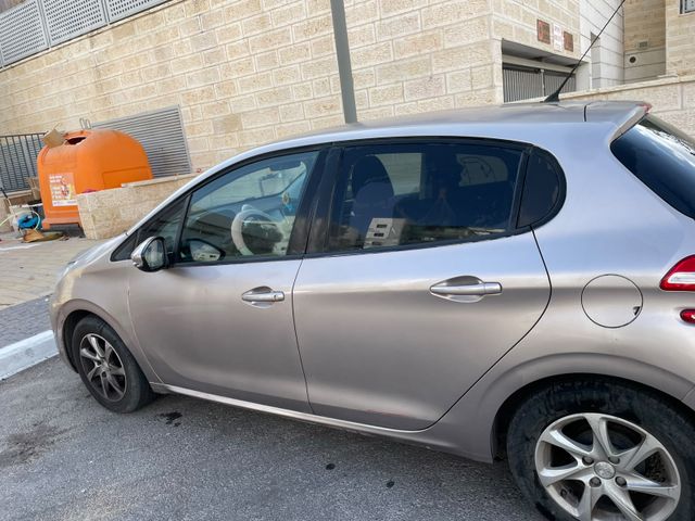 פיג'ו 208