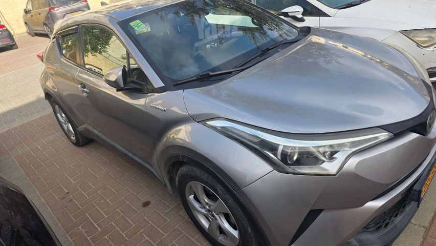 מודעת רכב טויוטה C-HR