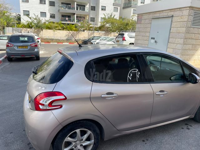 מודעת רכב פיג'ו 208