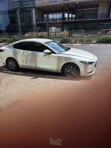 מודעת רכב מאזדה 3
