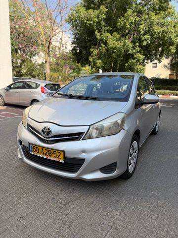 מודעת רכב טויוטה יאריס