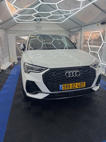 אאודי Q3