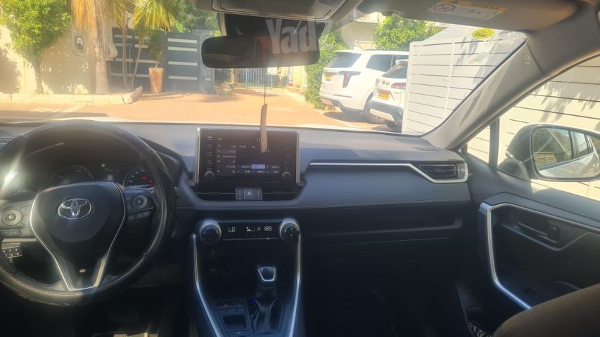טויוטה RAV4