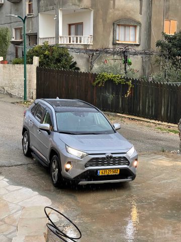 טויוטה RAV4