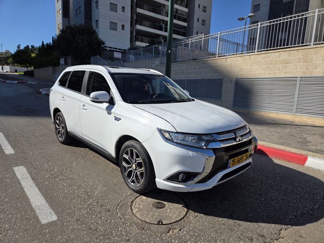 מיצובישי אאוטלנדר